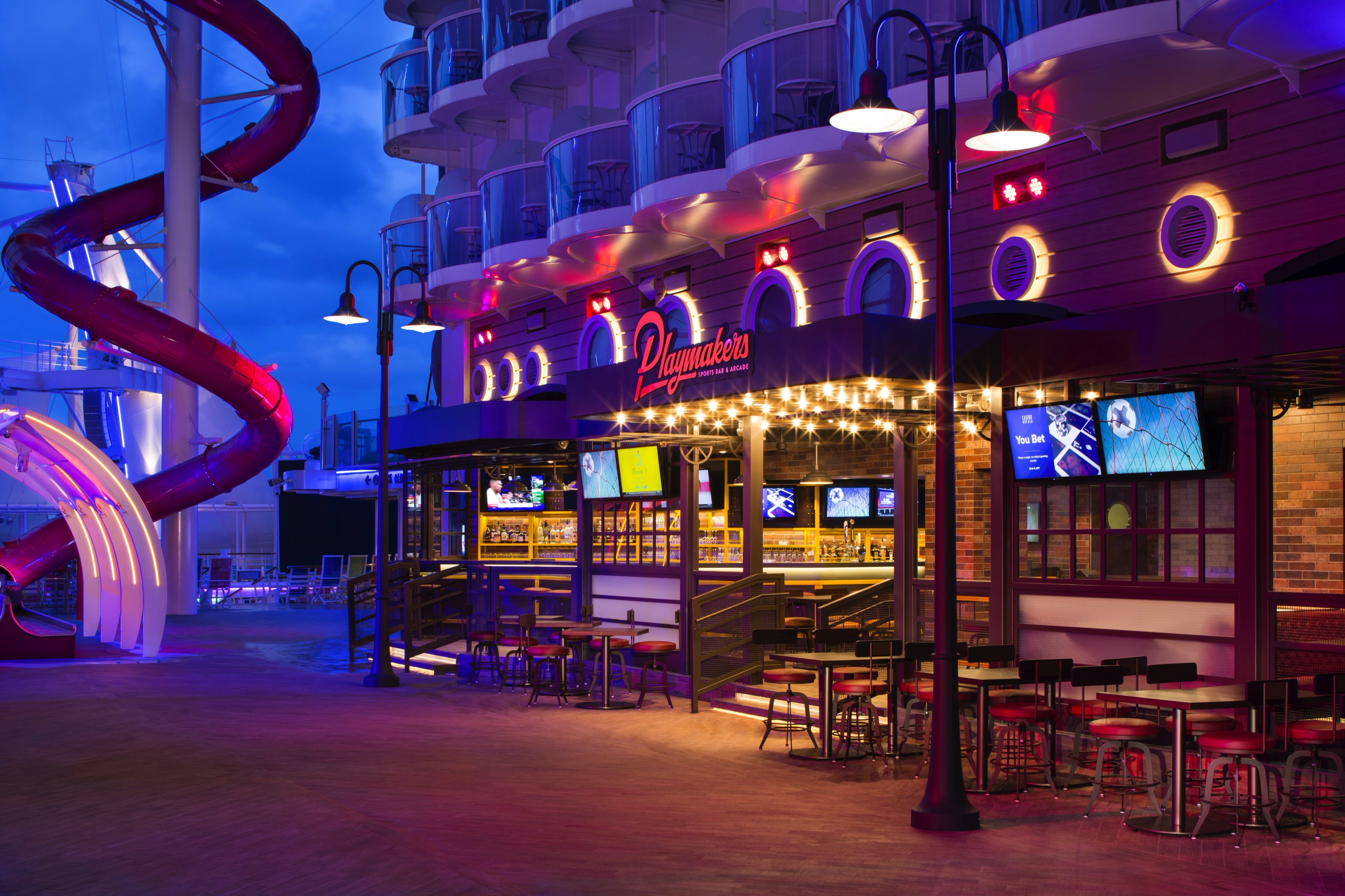 Symphony of the Seas - Playmakers℠ Sports Bar & Arcade